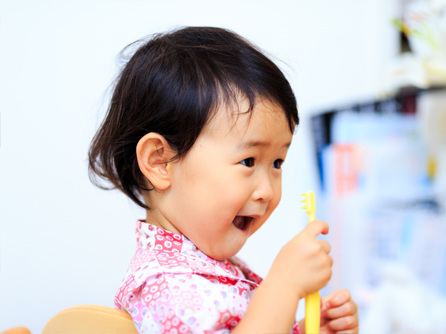 お子さまを虫歯から守るために